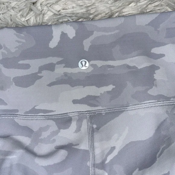 Lululemon Wunder Under Short 10" *Ribbed Incognito Camo Jacquard Alpine White - Picture 4 of 5